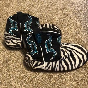 GUC “Cowboy Kickers” Slippers by Montana Silversmith’s SZ XLarge 10-11